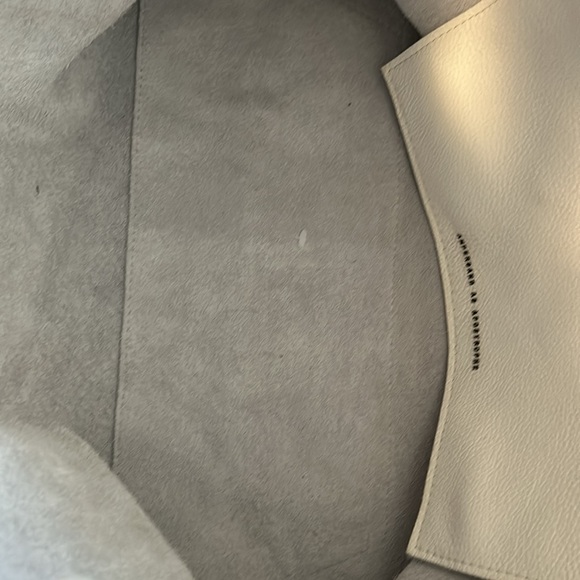 Ampersand As Apostrophe White Leather Tote - Picture 7 of 12